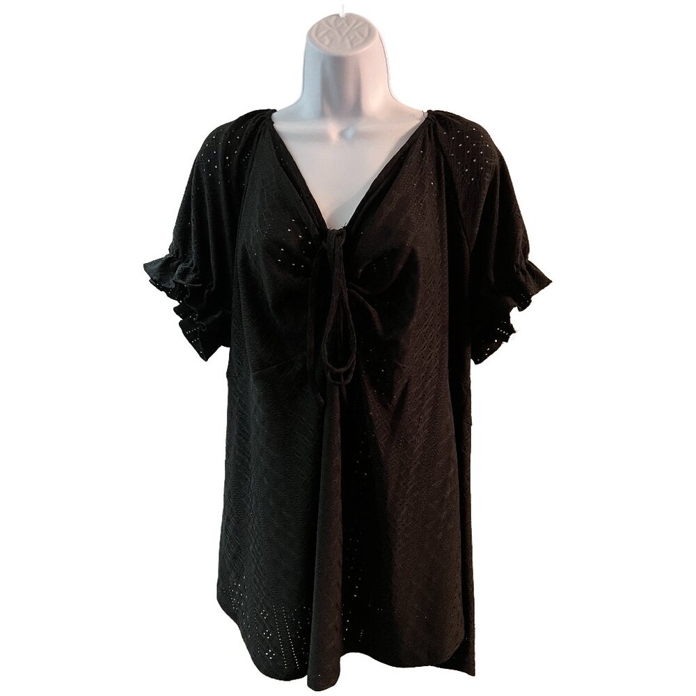 Plus Size Black short sleeve blouse eyelet fits like a 2X or 3X top NWOT
